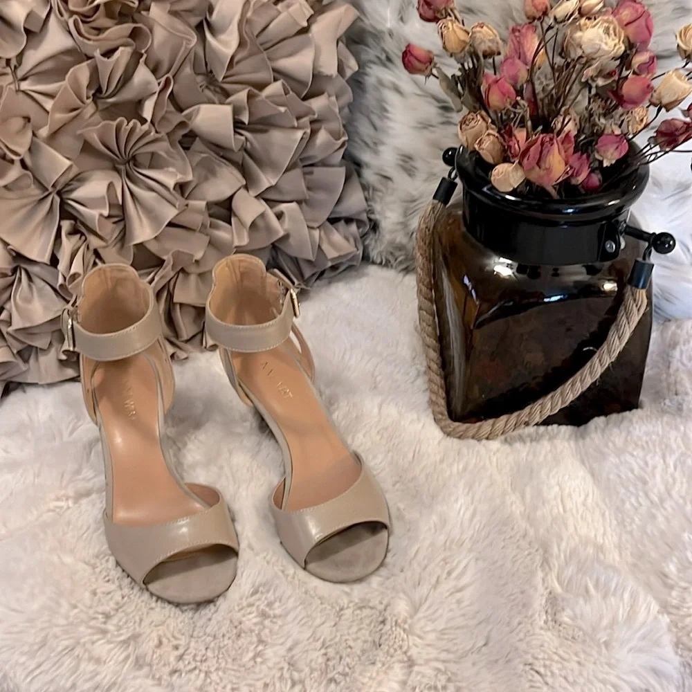 Nine West Womens Beige Taupe Leather Peep Toe Ankle Strap Wedge Heel Shoes 7